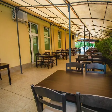 Magnolia Garden מלון דירות סאני ביץ'