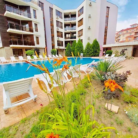 מלון דירות Magnolia Garden סאני ביץ'