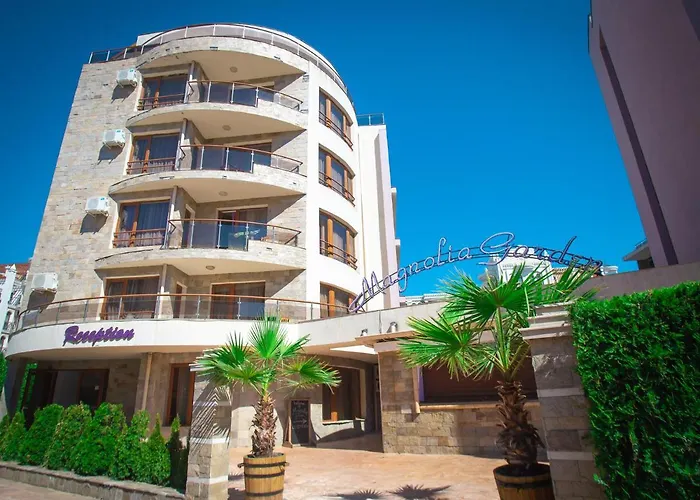 Magnolia Garden Aparthotel